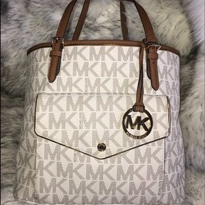 ♦️SOLD♦️ Michael Kors Large Jet set pocket